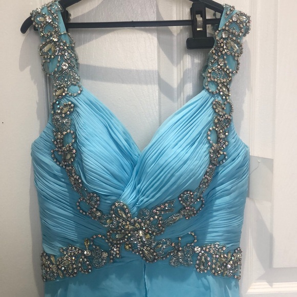 Beautiful light blue prom/formal gown - Picture 5 of 9